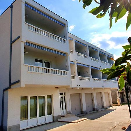 Villa Dvor Apartments Оміш Екстер'єр фото