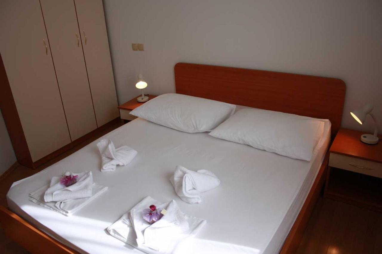 Villa Dvor Apartments Оміш Екстер'єр фото