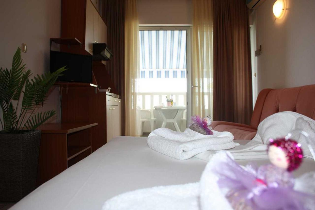 Villa Dvor Apartments Оміш Екстер'єр фото