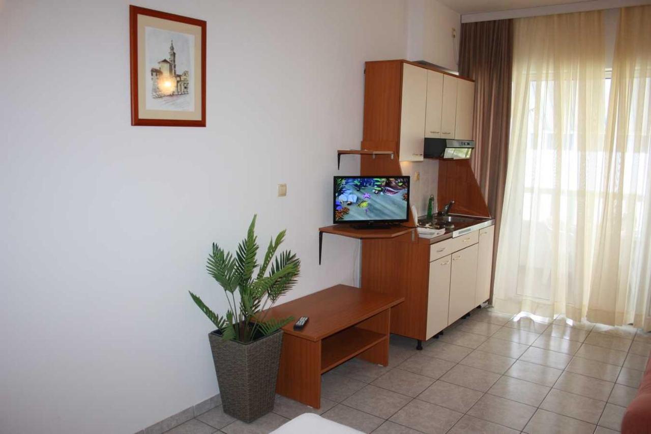 Villa Dvor Apartments Оміш Екстер'єр фото
