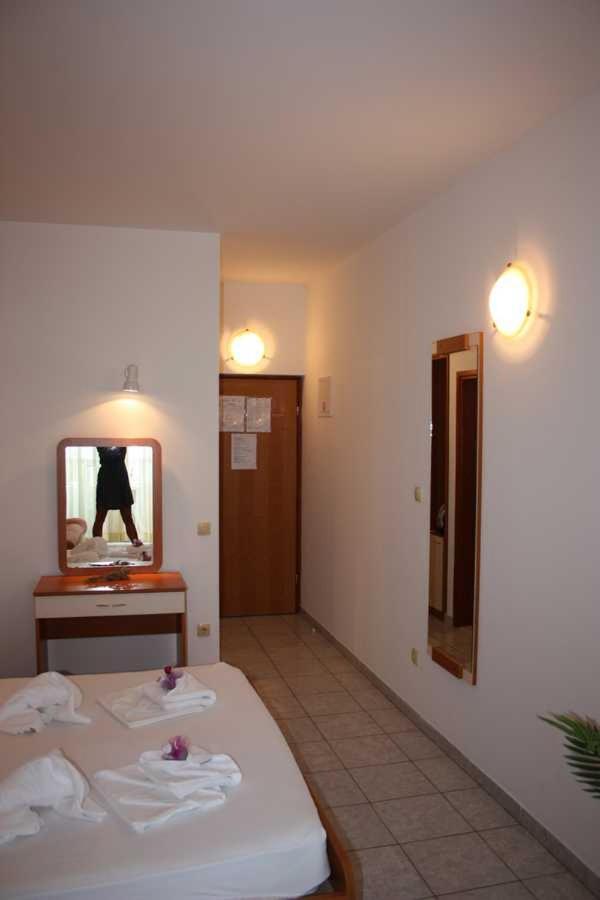 Villa Dvor Apartments Оміш Екстер'єр фото