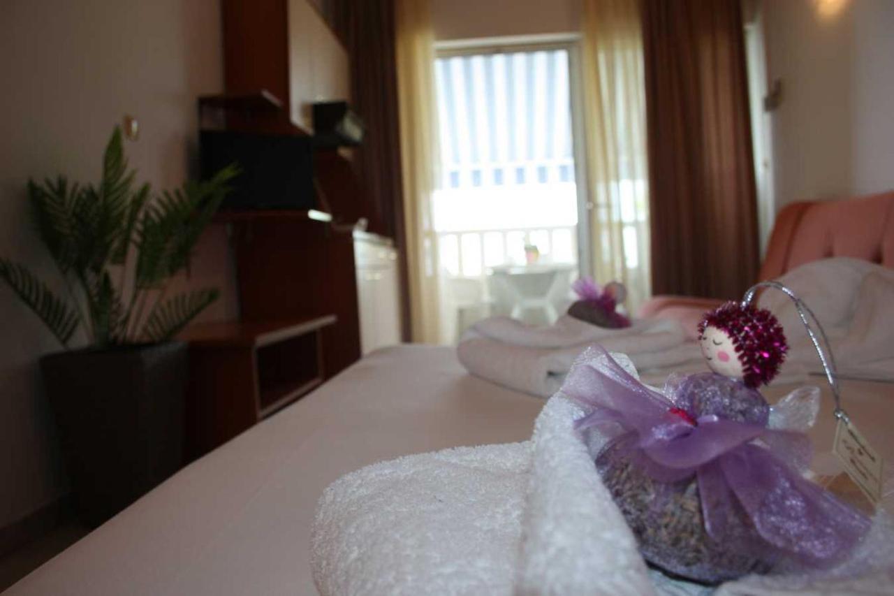 Villa Dvor Apartments Оміш Екстер'єр фото